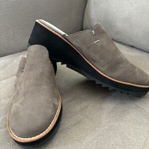 Eileen Fisher Loti Suede Clogs size 7 Taupe
